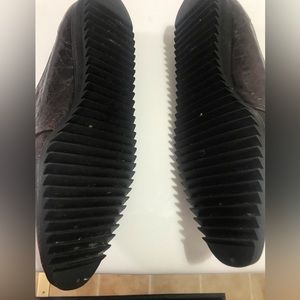 Size 11 1/2 Burgundy leather skin shoes